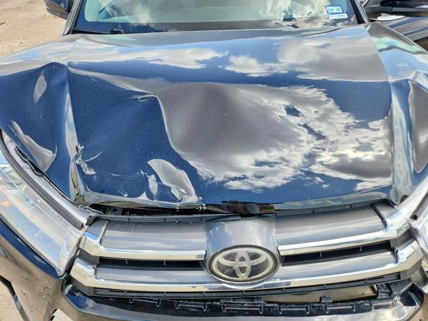 2019 TOYOTA HIGHLANDER — Engine bay