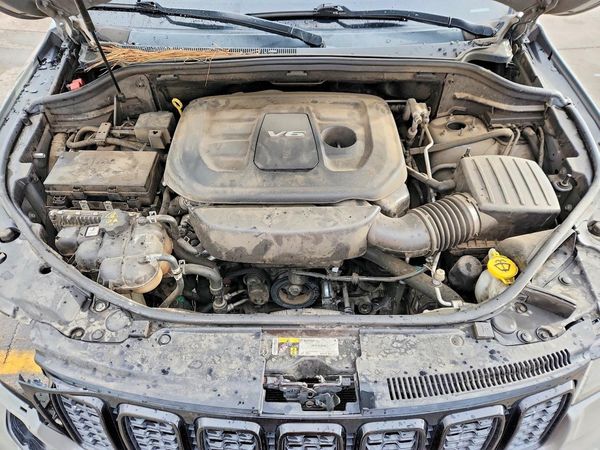 2019 JEEP GRAND CHEROKEE — Engine bay