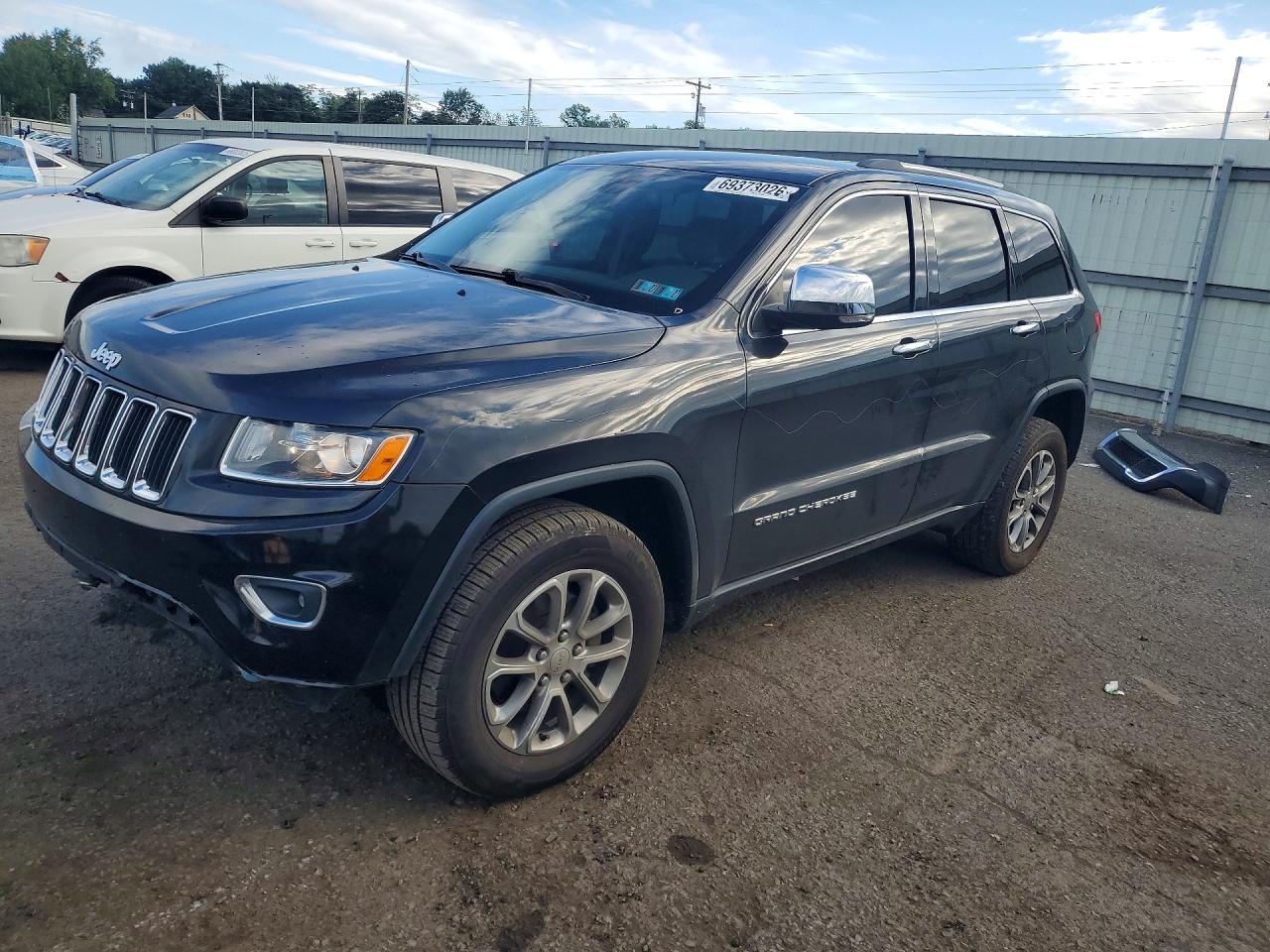 2016 JEEP GRAND CHEROKEE Limited — Front 3/4