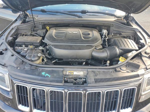 2016 JEEP GRAND CHEROKEE Limited — Engine bay