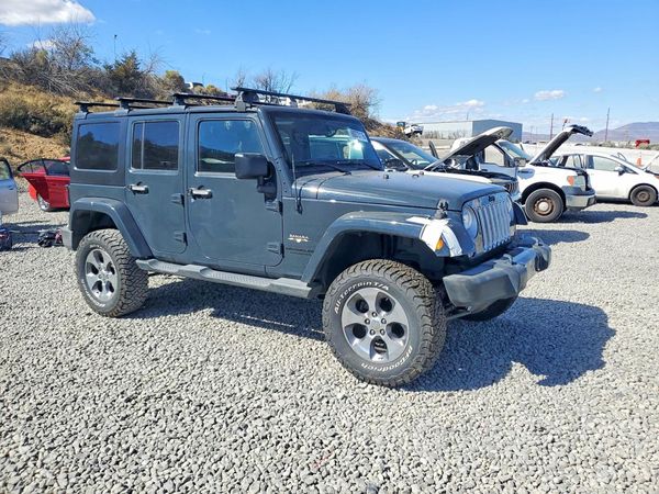 2016 JEEP WRANGLER UNLIMITED Sahara — Passenger 3/4