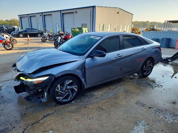 2025 HYUNDAI ELANTRA SEL Sport — Front 3/4