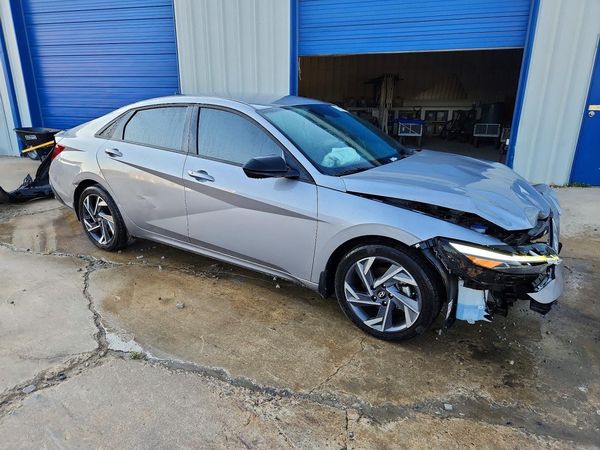 2025 HYUNDAI ELANTRA SEL Sport — Passenger 3/4