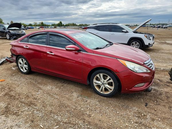 2013 HYUNDAI SONATA — Passenger 3/4