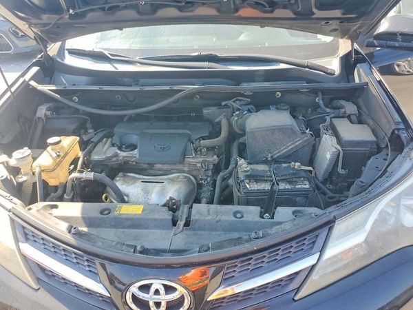 2015 TOYOTA RAV4 Limited (G Grade) — Engine bay
