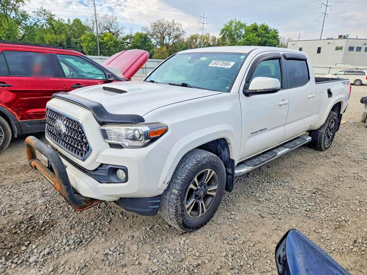2019 TOYOTA TACOMA SR5 — Front 3/4