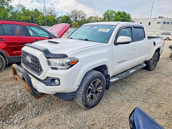 2019 TOYOTA TACOMA SR5 — Front 3/4