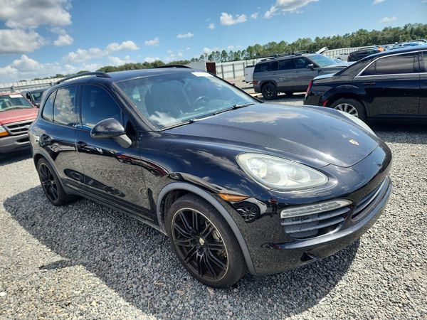 2012 PORSCHE CAYENNE — Passenger 3/4
