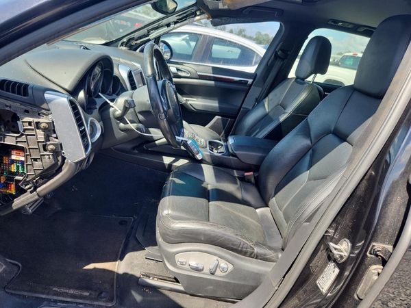 2012 PORSCHE CAYENNE — DENT