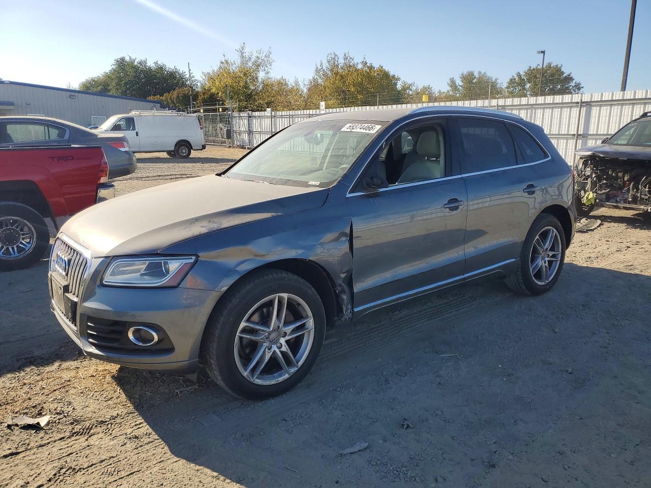 2014 AUDI Q5 — Front 3/4