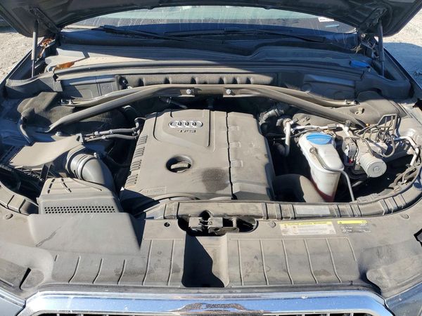 2014 AUDI Q5 — Engine bay