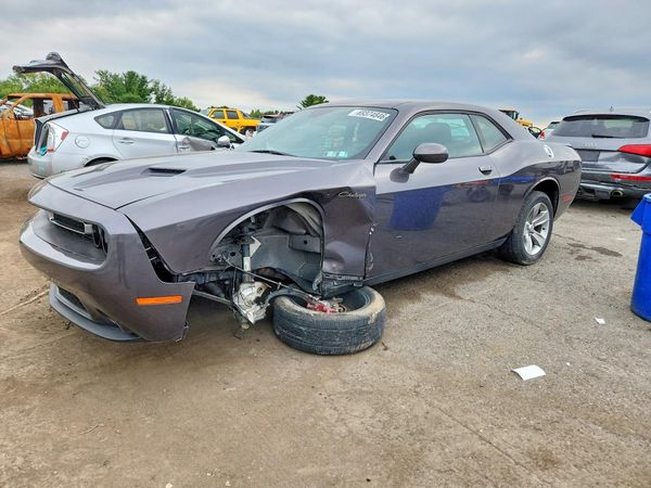 2020 DODGE CHALLENGER SXT — Front 3/4