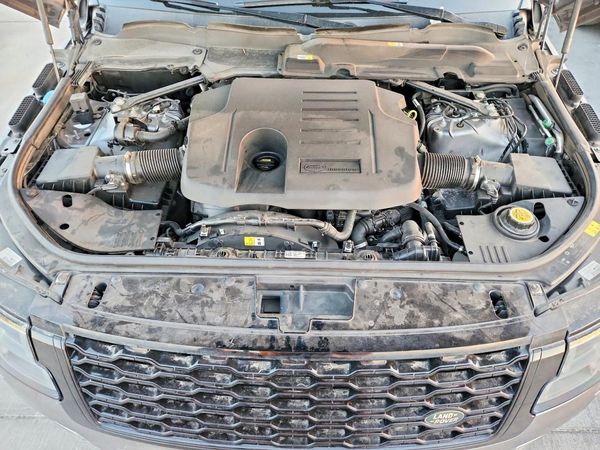 2020 LAND ROVER RANGEROVER HSE — Engine bay