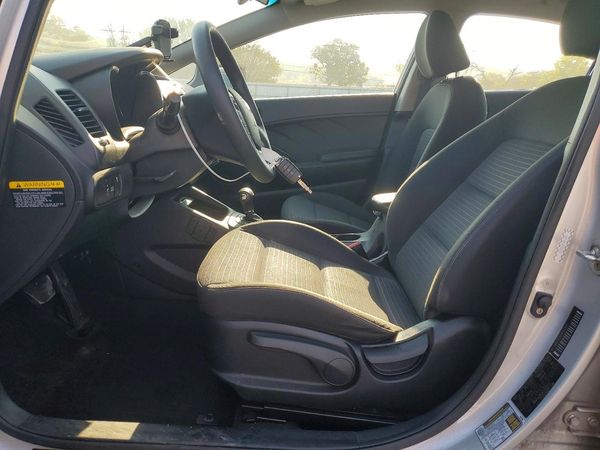 2015 KIA FORTE — DENT