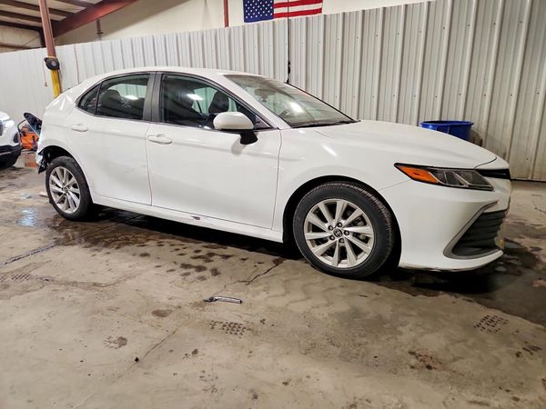 2022 TOYOTA CAMRY LE — Passenger 3/4