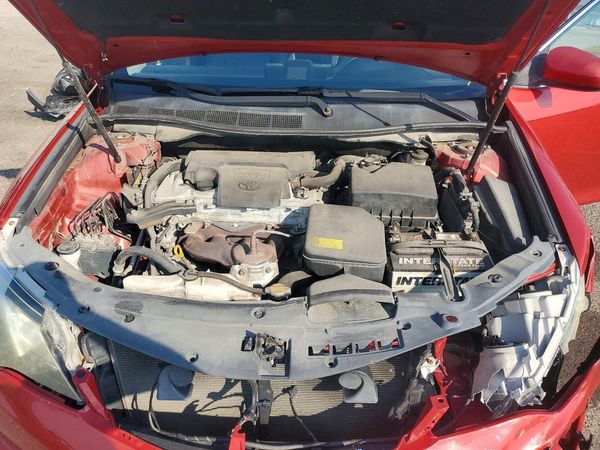 2012 TOYOTA CAMRY — Engine bay