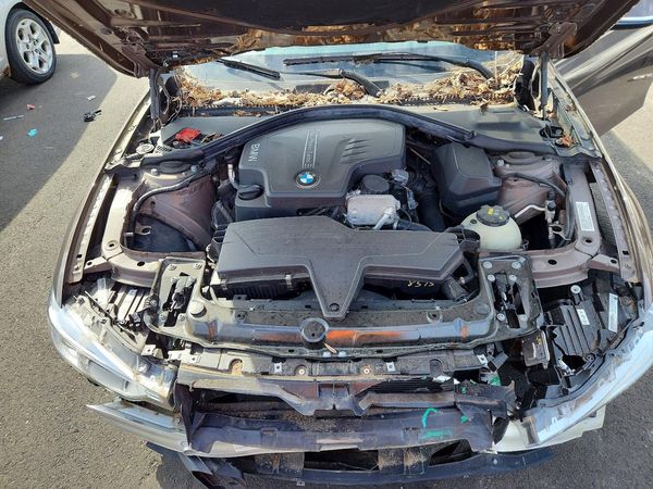 2014 BMW 328 xDrive — Engine bay