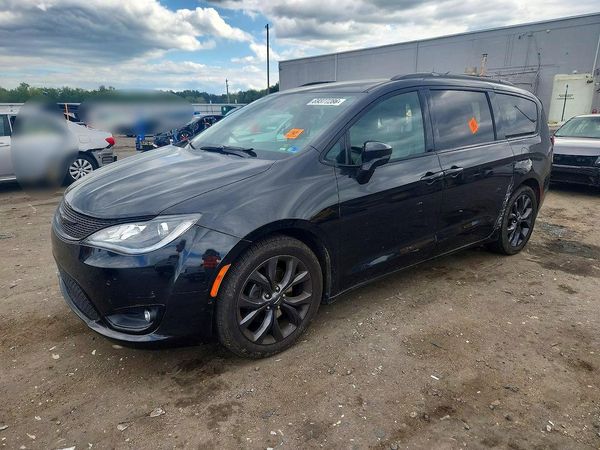2019 CHRYSLER PACIFICA — Front 3/4