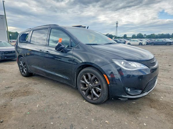 2019 CHRYSLER PACIFICA — Passenger 3/4