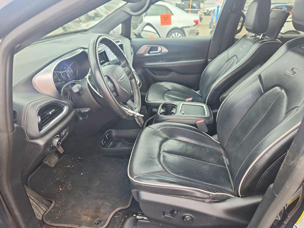 2019 CHRYSLER PACIFICA — DENT