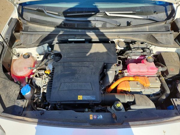 2022 KIA NIRO — Engine bay
