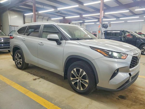 2023 TOYOTA HIGHLANDER — Passenger 3/4