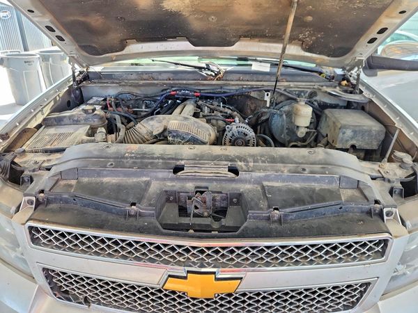 2014 CHEVROLET TAHOE LTZ — Engine bay