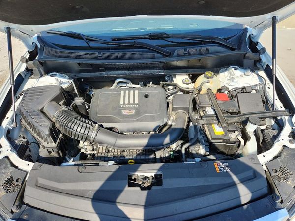 2023 CADILLAC XT6 — Engine bay