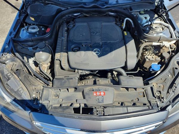 2016 MERCEDES-BENZ E — Engine bay
