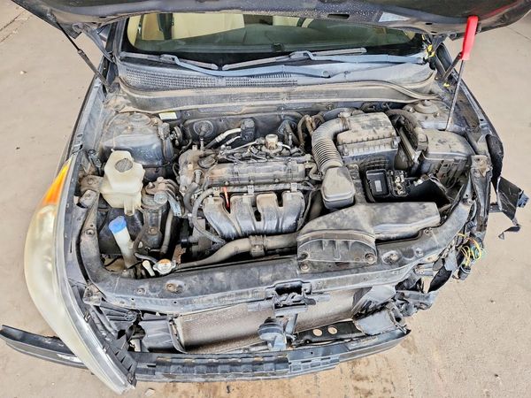 2013 HYUNDAI SONATA GLS/ GLS Popular — Engine bay