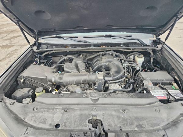 2016 TOYOTA 4RUNNER — Engine bay
