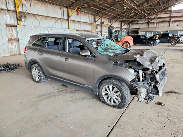 2018 KIA SORENTO L, LX — Passenger 3/4