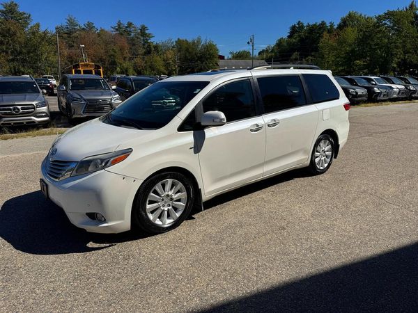 2016 TOYOTA SIENNA