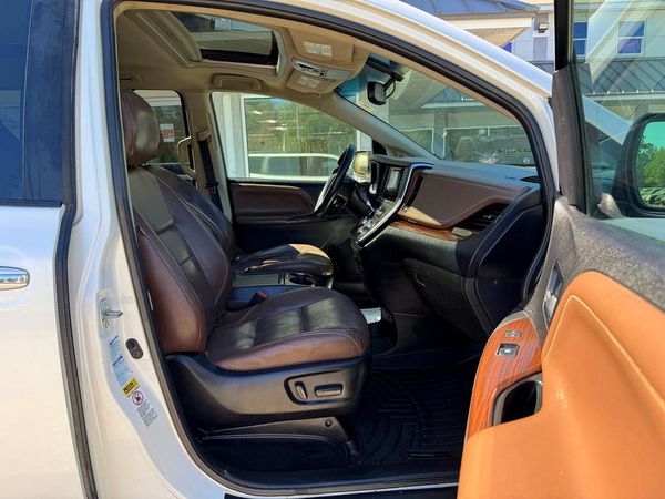 2016 TOYOTA SIENNA