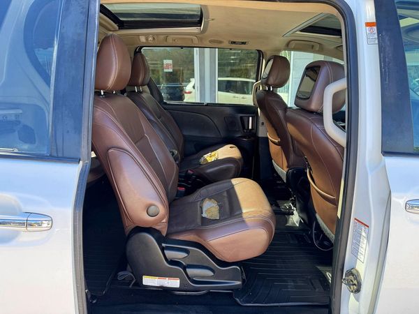 2016 TOYOTA SIENNA