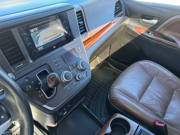 2016 TOYOTA SIENNA
