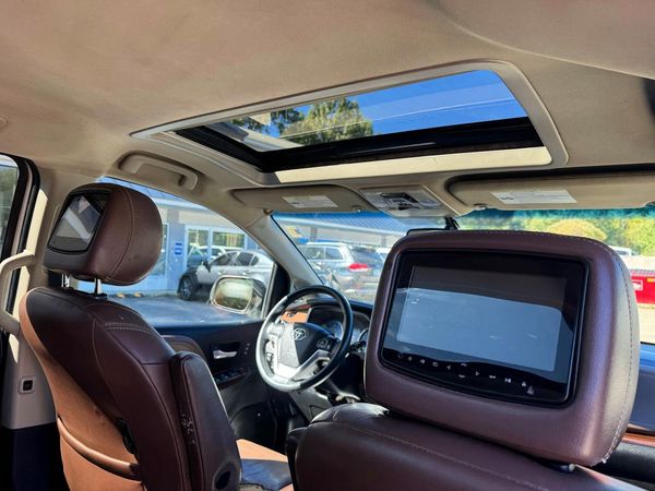 2016 TOYOTA SIENNA