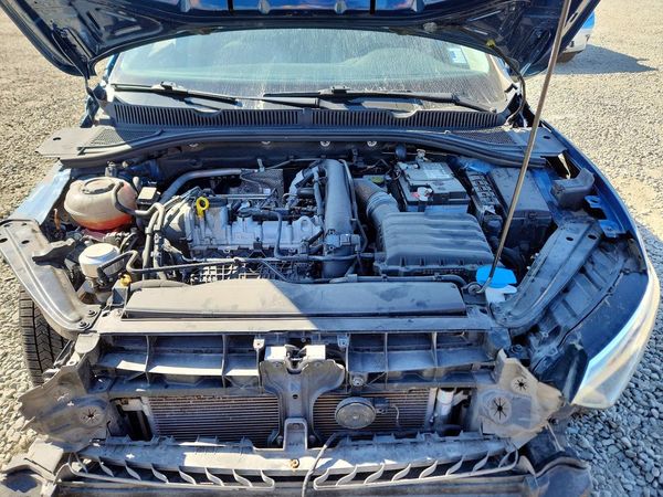 2019 VOLKSWAGEN JETTA SEL — Engine bay