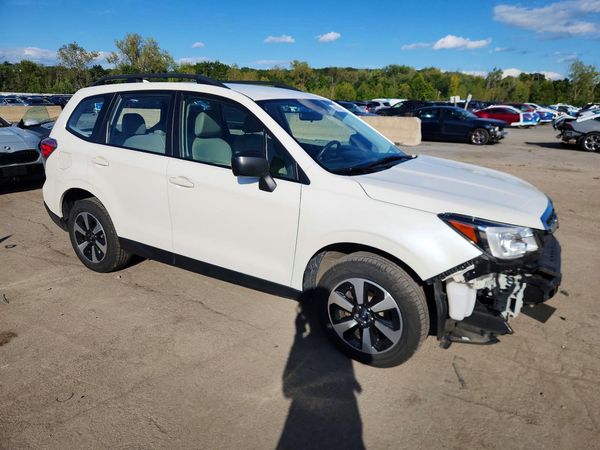 2018 SUBARU FORESTER — Passenger 3/4
