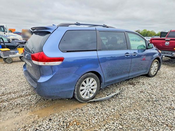 2014 TOYOTA SIENNA — PSRA
