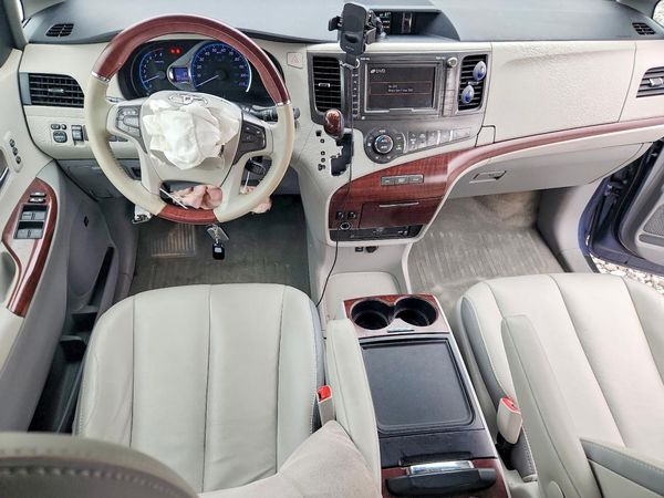 2014 TOYOTA SIENNA — CKPT
