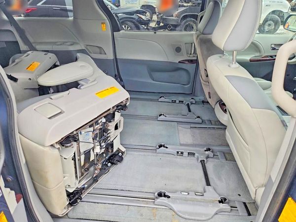 2014 TOYOTA SIENNA — PSRS