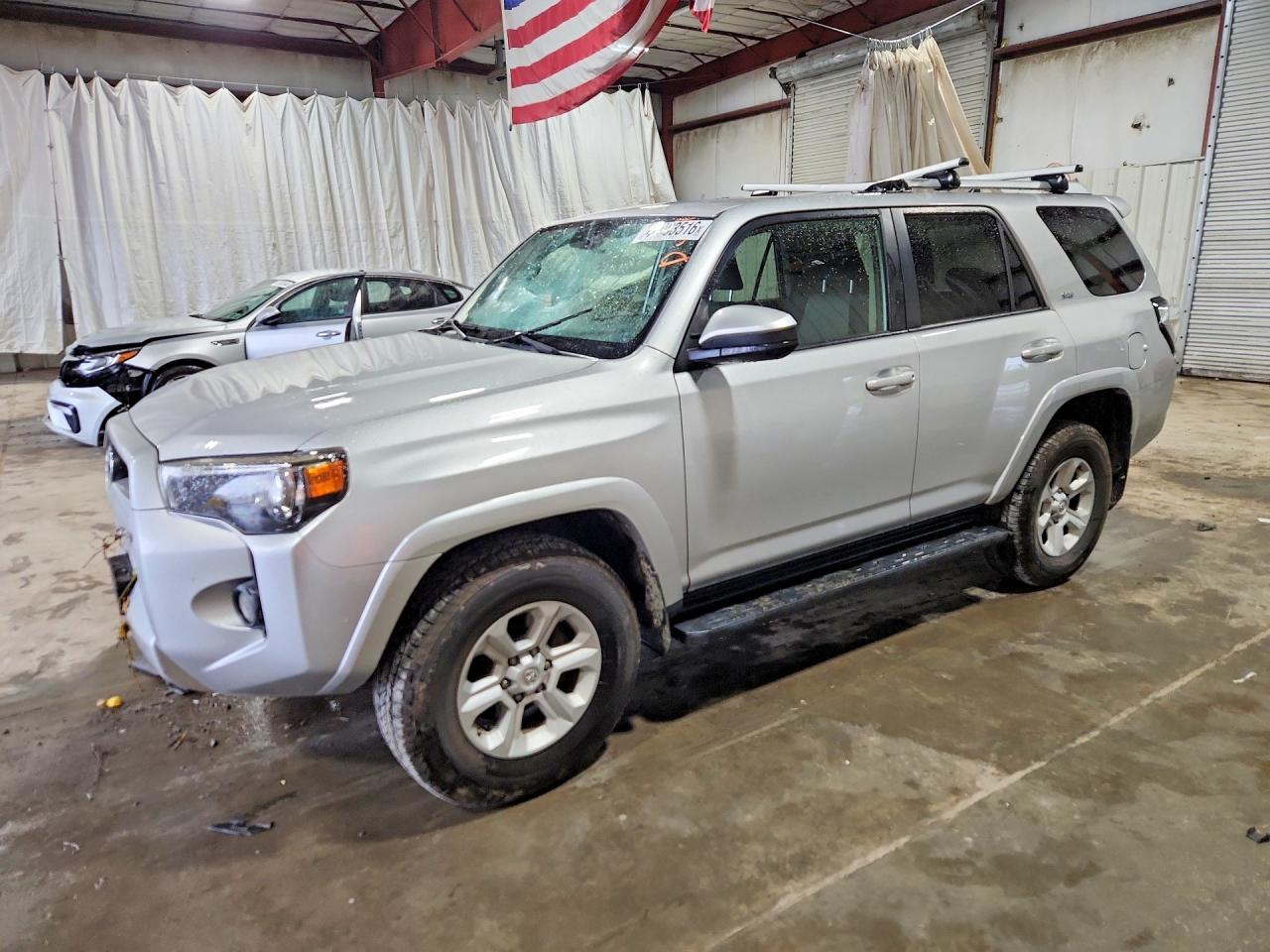 2016 TOYOTA 4RUNNER — Front 3/4
