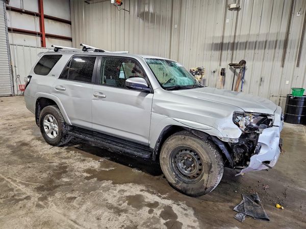 2016 TOYOTA 4RUNNER — Passenger 3/4