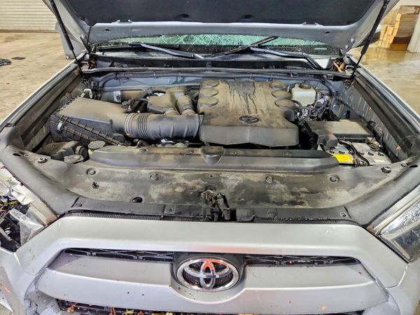 2016 TOYOTA 4RUNNER — Engine bay