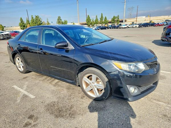 2014 TOYOTA CAMRY — Passenger 3/4