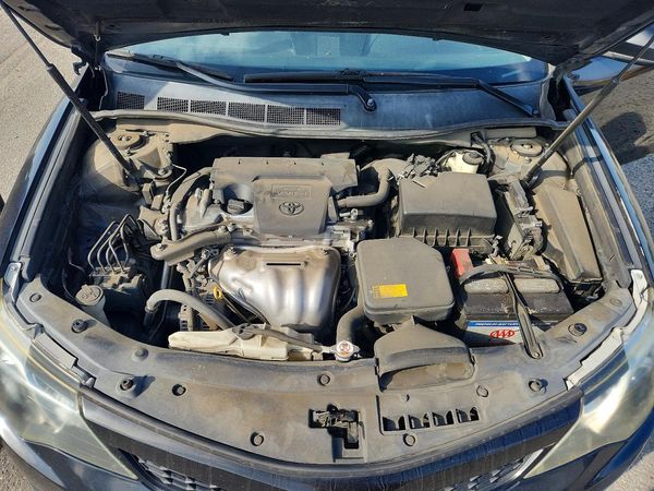 2014 TOYOTA CAMRY — Engine bay