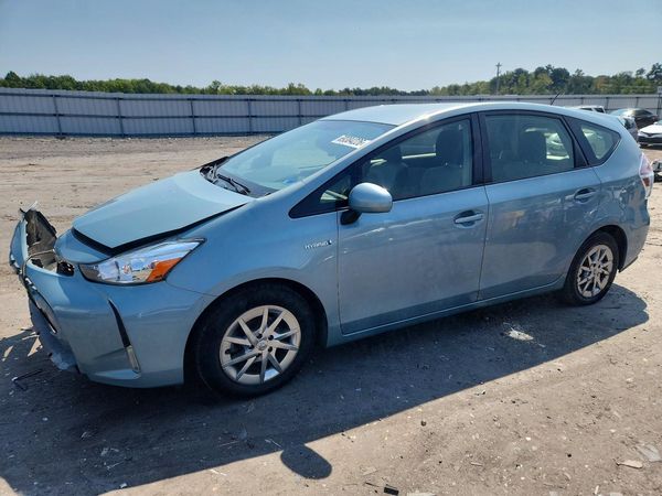 2017 TOYOTA PRIUS V TH — DSFA — Front 3/4