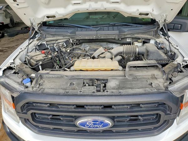 2022 FORD F150 SuperCab — Engine bay