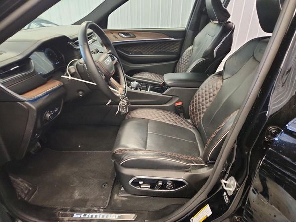 2025 JEEP GRAND CHEROKEE Summit — DENT
